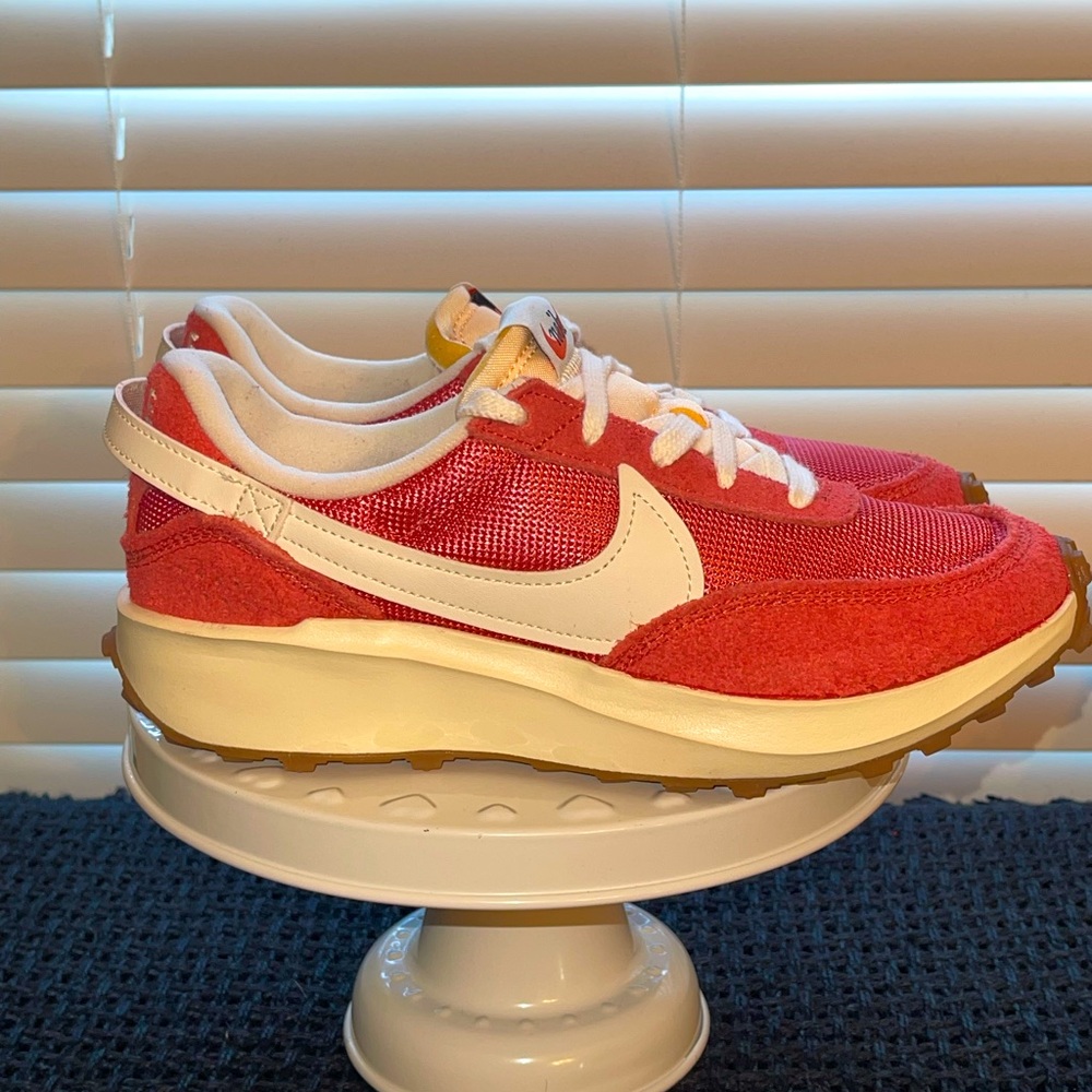 Nike Size 7 Waffle Debut Vintage Low Adobe Sail Women’s DX2931-600